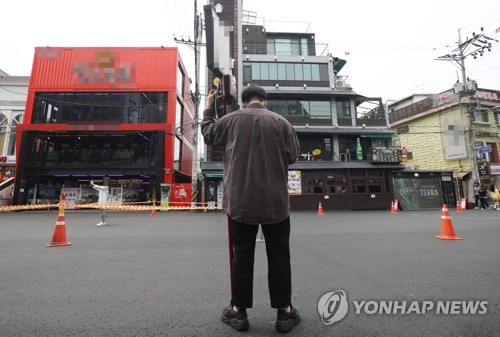 집단감염 우려속 일요일 서울 명소 한산…이태원 인적 드물어