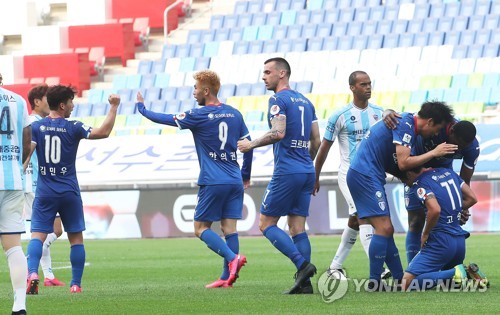 2골 먼저 내준 울산, 후반 대반격…수원에 짜릿한 3-2 역전승