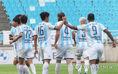 2골 먼저 내준 울산, 후반 대반격…수원에 짜릿한 3-2 역전승