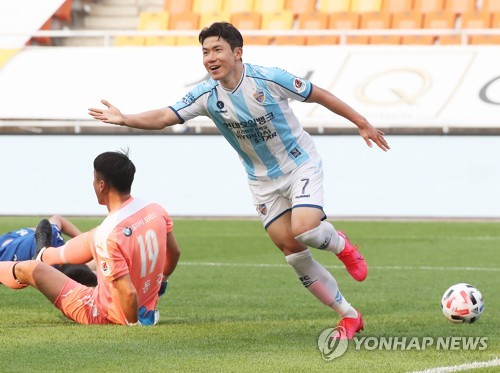 2골 먼저 내준 울산, 후반 대반격…수원에 짜릿한 3-2 역전승