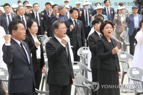 40년전 도청 앞에서…문대통령 "오월정신은 모두의 것"(종합2보)