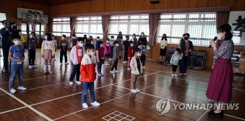 여름철 학교 마스크 지침 곧 배포…실외선 벗고 덴탈마스크 활용(종합)