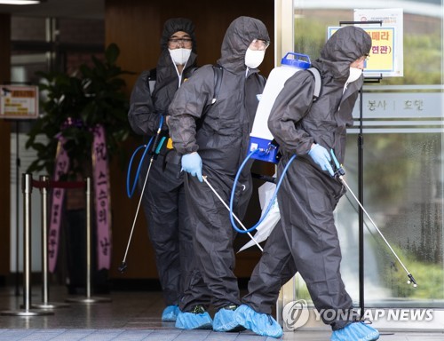 등교 첫날 고3 등 확진자 늘어난 인천…66개교 귀가·검사 행렬