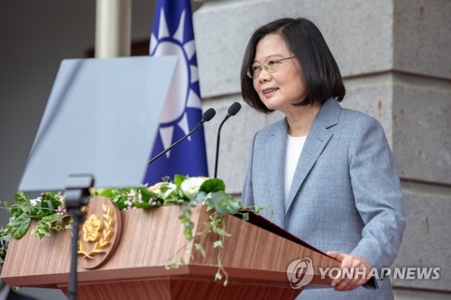 중국, '일국양제 거부' 차이잉원에 "국가 분열 용납못해"