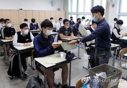 부산서도 2만3천여명 등교 이틀만에 학평 "성적 잘 나올지 걱정"