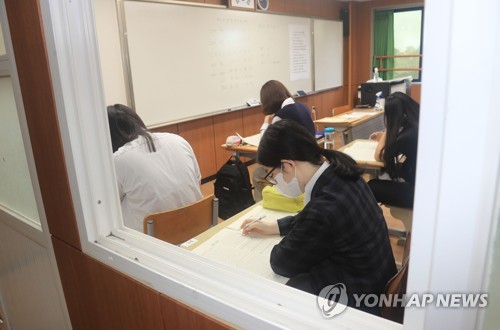 첫 수능 모의평가 불안한 고3…"공부가 충분했는지 모르겠어요"