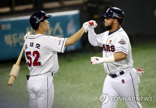 잠실벌 달구는 페르난데스·라모스…두산·LG '외인 효과' 톡톡