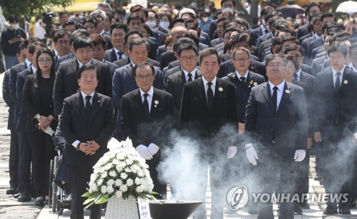 봉하에 여권 집결…권양숙 "많은 분 당선돼 감개무량"