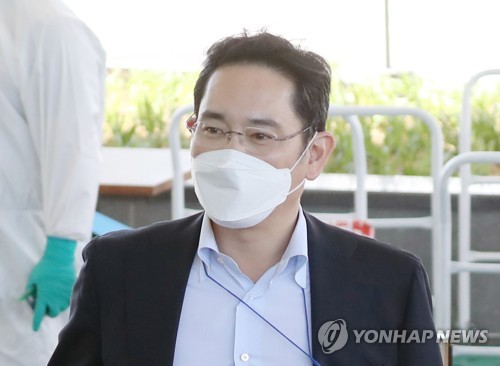 이재용 소환…국정농단 재판과는 별도 '경영권 승계 의혹 수사'