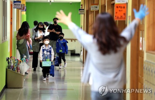 코로나 확산에 불안한 학부모…주1회 등교·가정학습 선택권부여