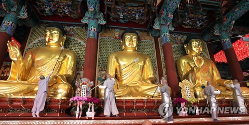 한 달 늦은 부처님오신날 기념식…코로나 장기화로 대폭 축소