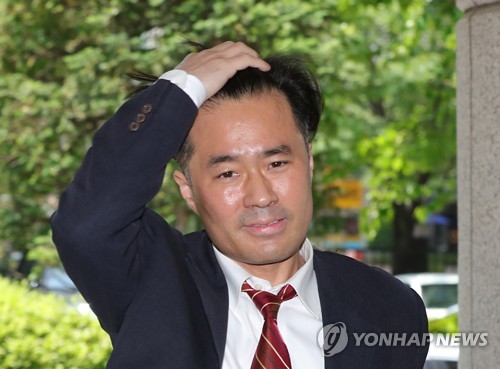 '손석희 공갈미수 혐의' 김웅 징역 1년6개월 구형