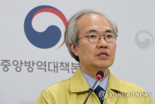 "인구 밀집한 수도권…향후 2주가 감염 확산세 꺾을 중대고비"