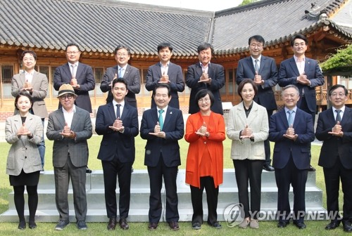 정총리 "온택트 사회 재편…디지털 기반 마련 급선무"