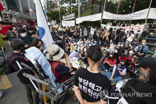 '355일만에 땅으로' 김용희씨 "삼성 새 노사문화 정착하길"(종합2보)