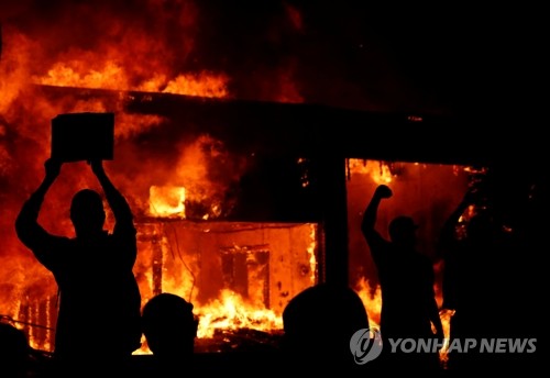 미 시위에 되갚음한 중국 언론…"아름다운 광경이 미국에 확산"(종합)