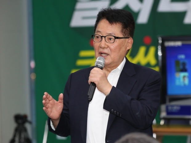 박지원 민생당 의원은 18일 황교안 전 미래통합당 대표의 정치 재개 움직임에 대해 "한달은 너무 빠르다"고 말했다. /사진=연합뉴스