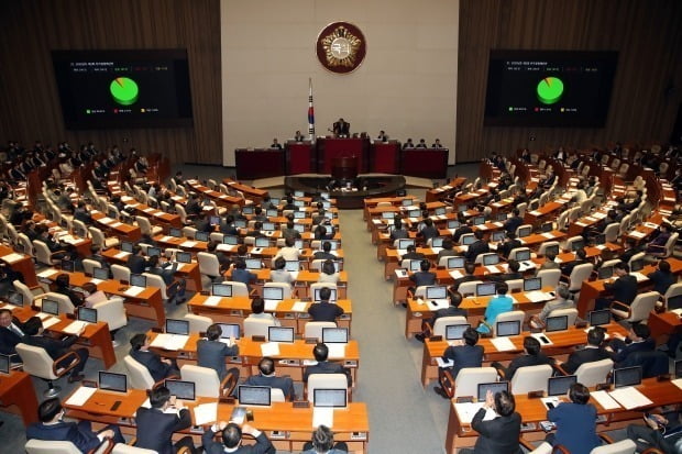 이번 주 여야 원내사령탑이 선출되는 가운데 8일 20대 국회 마지막 본회의 개최 여부에 관심이 쏠린다. /사진=연합뉴스