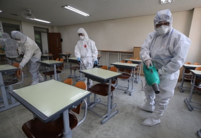 '이미 한계' 맞벌이 부모 "더는 방법 없는데…애들은 무슨 죄냐"