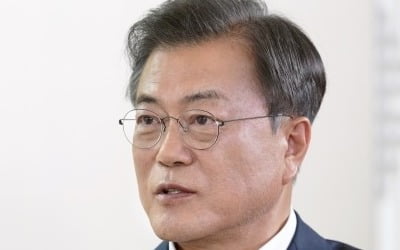 문 대통령 "코로나19 추가 확산 가능성 크게 낮아져"