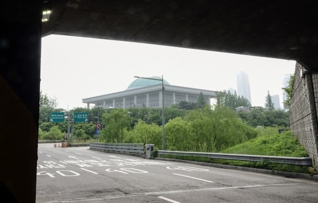 국회 행정안전위원회가 20대 국회 마지막 본회의를 하루 앞두고 과거사법 개정안을 의결했다. 사진=연합뉴스