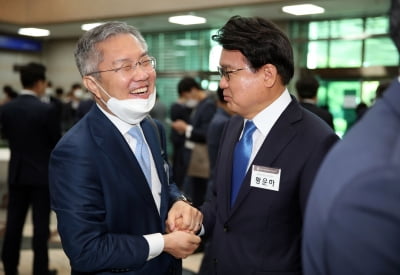 '검찰개혁' 외친 최강욱, 양당에 법사위 배정 요청