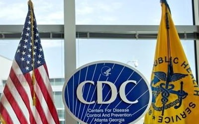 미CDC "교실 책상 1.8m씩 띄우고 식사도 구내식당 대신 교실서"