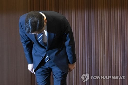 국민 앞 두번째 고개 숙인 이재용…10분간 반성문 낭독