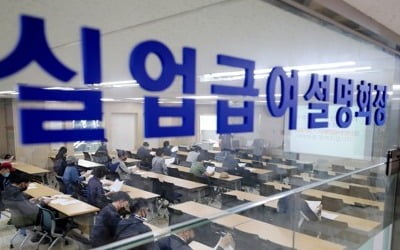 "코로나19 두달 만에 취업자 102만명 감소…외환위기보다 심각"