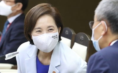 [속보] 유은혜 "고3 내일부터 매일 등교…다른 학년 격주·격일제"