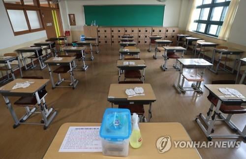 "개학만 기다렸다"…등교 시작에 학교앞 상인들 '화색'