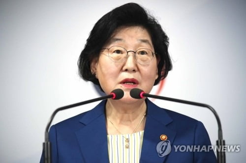 여가부 "정의연 보조금 배분 문제 없어…취소 고려 안해"