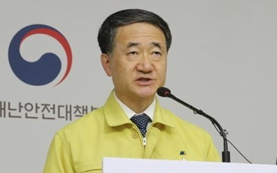 "수도권 방역강화 뒤 첫 주말…식당·쇼핑몰 방문 자제해야"