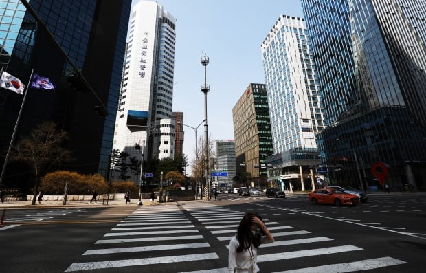 한국경제연구원이 코로나19로 인한 경기 침체가 회복하기 어려운 일자리 참사로 연결될 수 있다고 우려했다. 사진=뉴스1