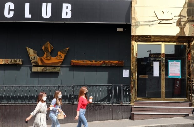 8일 신종코로나 바이러스 감염증(코로나19) 확진자가 다녀가면서 폐쇄된 서울 용산구 우사단로의 한 클럽이 폐쇄돼 있다. 사진=뉴스1