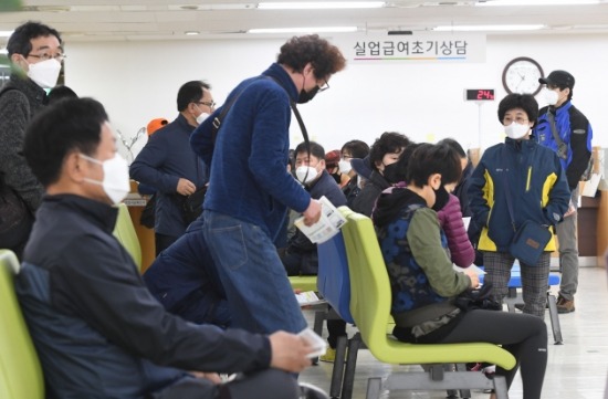 무급휴직자, 최대 150만원 받는다…오늘 신청 접수