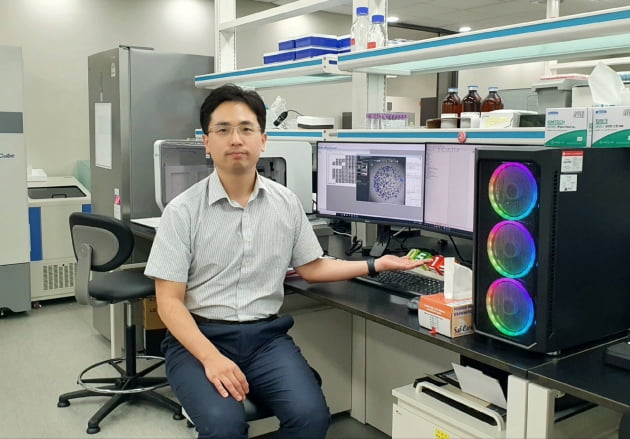 유종만 오가노이드사이언스 대표가 오가노이드 기반 신약 후보물질 개발 상황을 설명하고 있다. / 오가노이드사이언스 제공