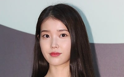 [포토] 아이유, '이시대의 만능 엔터테이너'(백상예술대상)