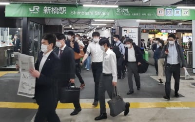 日, 유흥업소 코로나 집단 감염 골머리…경로불명 '과반'