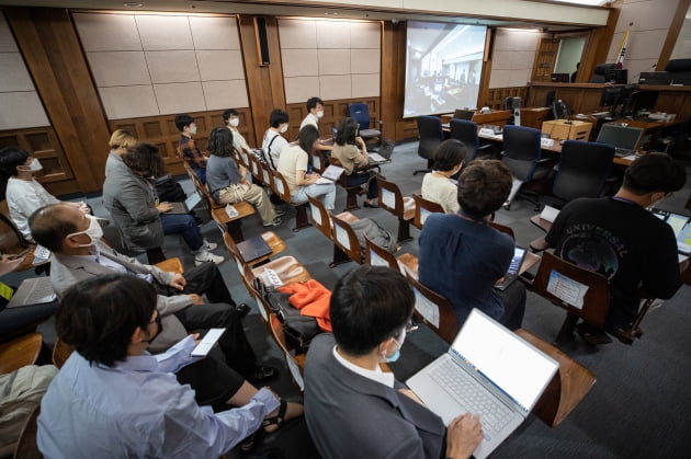 손정우 눈물 본 재판부, 피해자들의 '피눈물'도 봐야 한다 [남정민 기자의 서초동 일지]