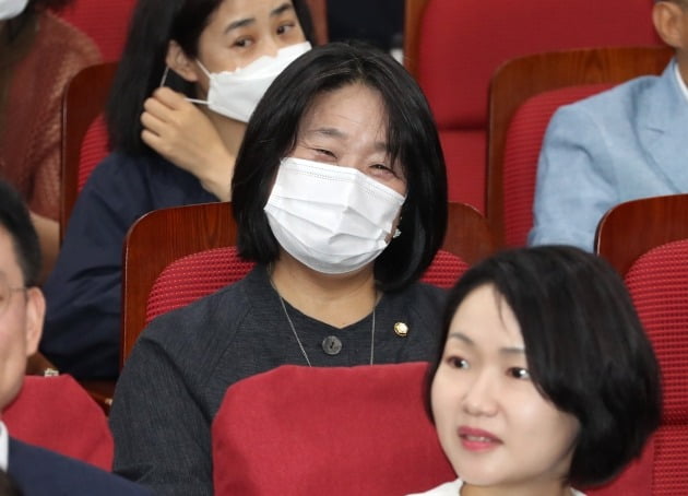 '윤미향 보조금' 겨낭한 김종인 "시민단체에 돈 계속 줘야하나"