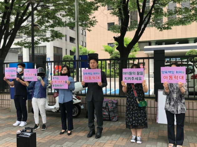 양해모(양육비해결모임)가 18일 서울서부지법 앞에서 기자회견을 열고 '양육비 해결을 위한 법안 개선'을 촉구했다. 