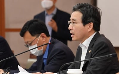 김용범 "경제, 미궁에 빠졌다…94만5000개 직접일자리 공급"