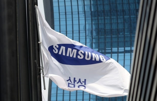 지난 26일 서울 서초구 삼성전전자 사옥 깃발이 휘날리고 있다. /사진=뉴스1