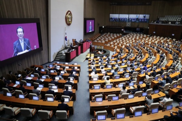 정세균 국무총리가 29일 국회 본회의에서 미래통합당이 불참한 가운데 제3차 추경안 관련 시정연설하고 있다. /사진=연합뉴스