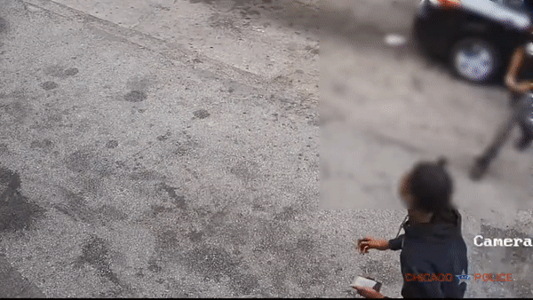 자신에게 키를 물어봤다는 이유로 또래 흑인 2명을 총격 살해한 러로이 배틀이 범행 당시 CCTV에 잡힌 모습. 영상 출처=시카고 경찰