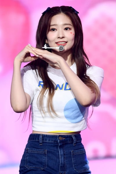 [포토] 아이즈원 김민주, '보는 사람도 기분 좋아지는 미소~'