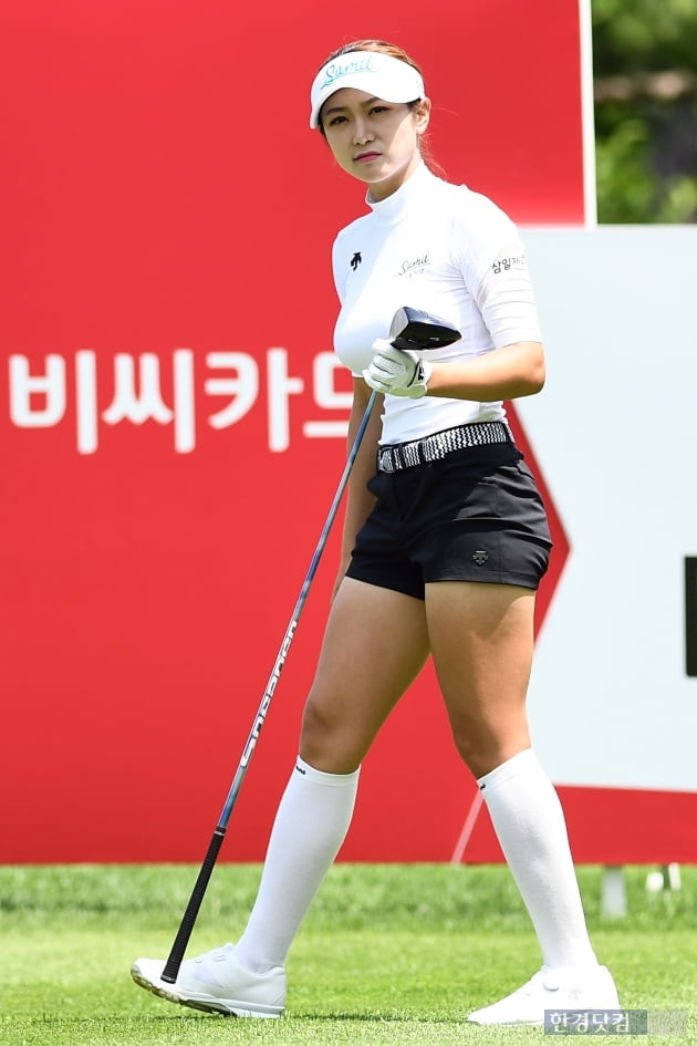 [BC카드·한경 레이디스컵 2020] 안소현, '만족스럽지 못한 표정'