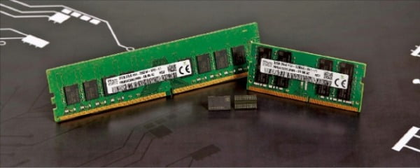 SK하이닉스는 지난해 10월 3세대 10나노급(1z) 미세공정을 적용한 16Gb DDR4 D램(사진)을 개발했다. 단일 칩 기준 업계 최대 용량인 16Gb를 구현했다.  SK하이닉스 제공 