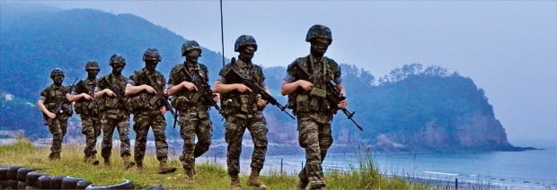 [포토] “北 도발땐 강력 대응”…해병대, 대북 경계 태세 강화 
